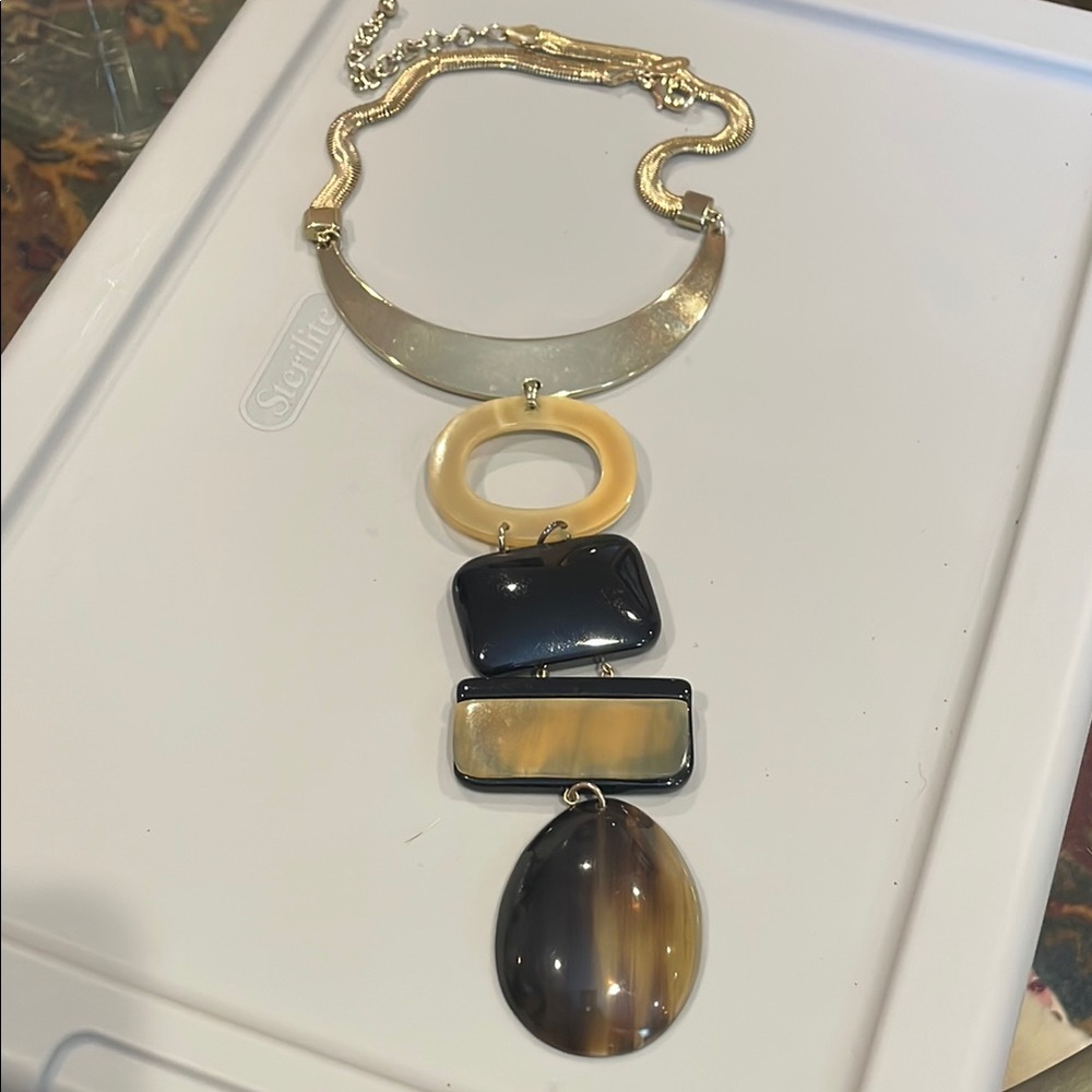 Elegant Gold and Black Necklace